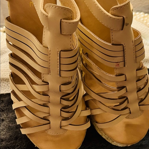 Wedge - Picture 6 of 8